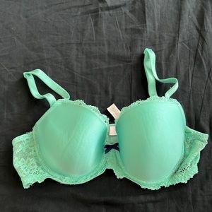 Victoria’s Secret bra 36C